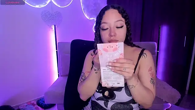 Snapshot of liz_martins1 chatting on June 15, 2:23 am liz martins1 online show from June 15, 2:23 am