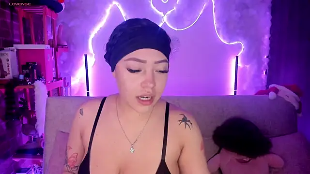 Snapshot of liz_martins1 chatting on June 10, 2:02 am liz martins1 online show from June 10, 2:02 am