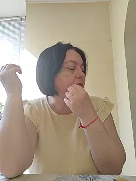 EmmaEmmy40 online show from May 17, 5:51 am