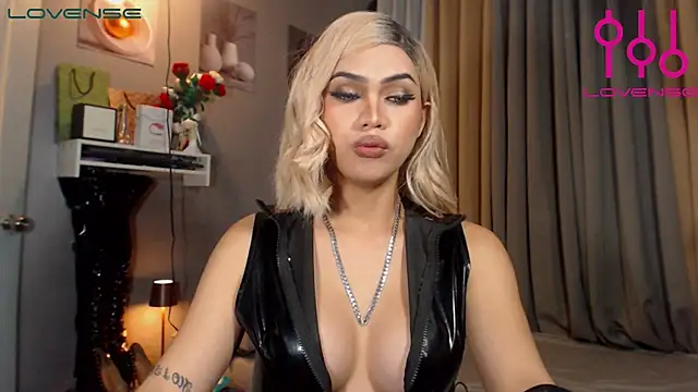 Lexi ThunderFuck online show from June 24, 9:30 am