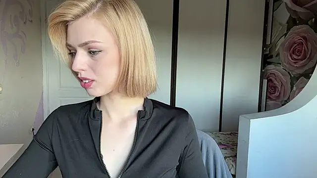 ScarlettRosy online show from June 2, 4:12 am