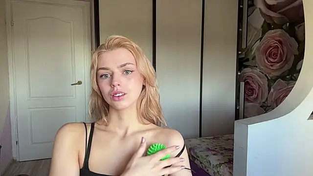 ScarlettRosy online show from May 14, 3:47 am