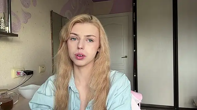 ScarlettRosy online show from May 31, 4:07 am