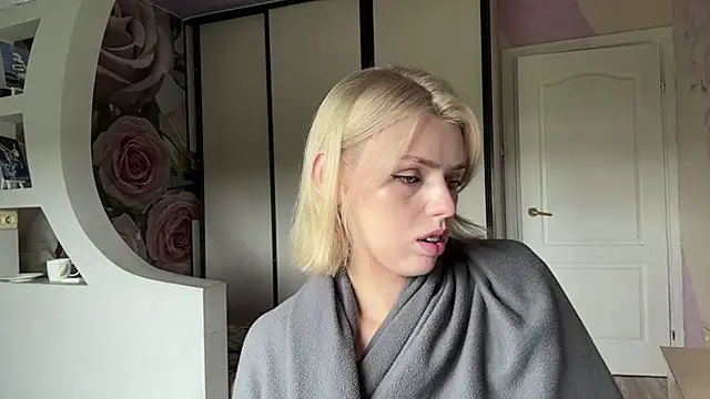 ScarlettRosy online show from June 16, 4:45 am