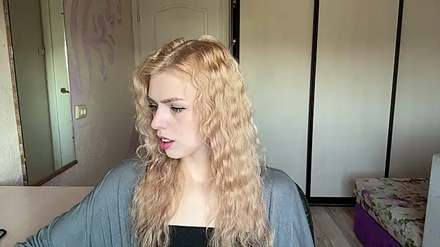 ScarlettRosy online show from May 17, 4:23 am