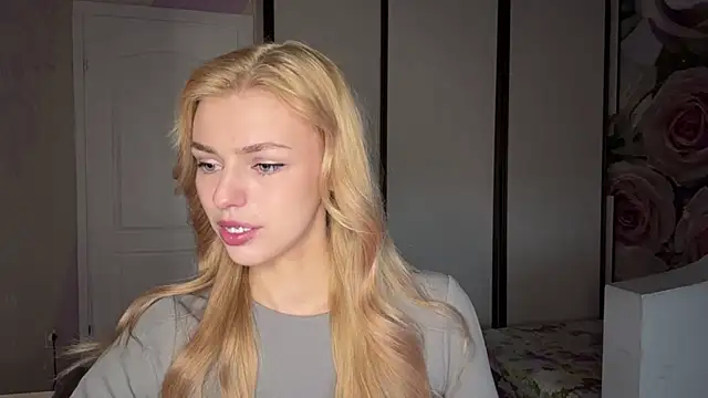 ScarlettRosy online show from May 13, 3:35 am