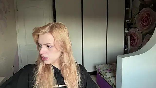 ScarlettRosy online show from May 16, 3:05 am