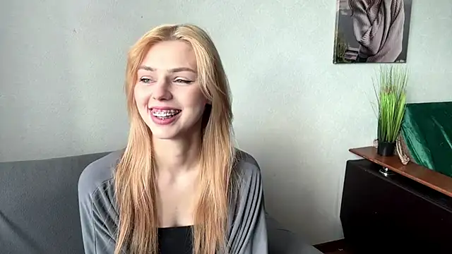 ScarlettRosy online show from May 28, 4:09 am