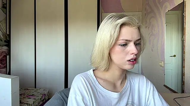 ScarlettRosy online show from June 9, 4:46 am