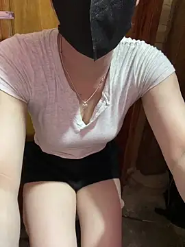 Snapshot of Lovely23-22 chatting on May 23, 4:17 pm Lovely23-22 online show from May 23, 4:17 pm