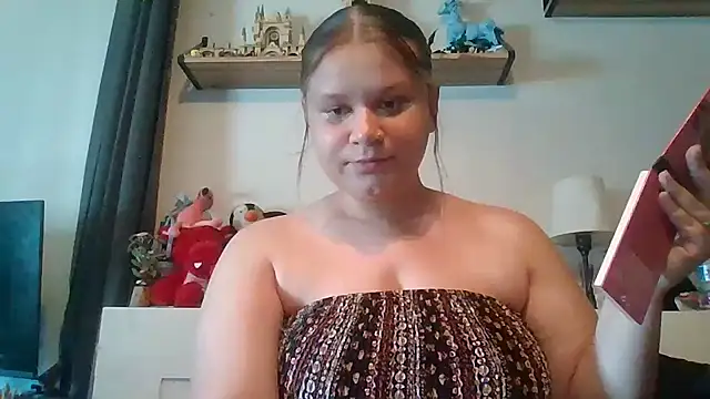 prettybabygurl04 online show from May 4, 8:22 pm