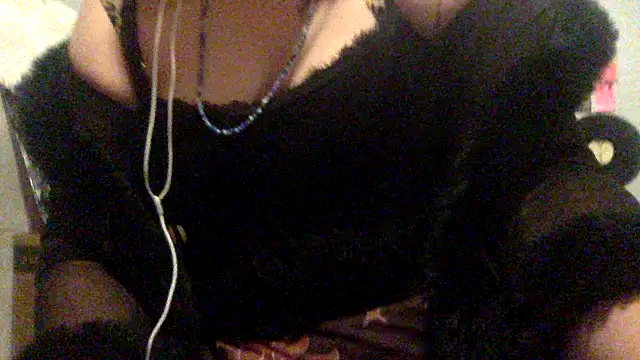 moniqueisalovergirl online show from May 4, 2:04 am