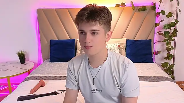 Snapshot of Miless_Cooper chatting on July 11, 8:09 pm Miless Cooper online show from July 11, 8:09 pm