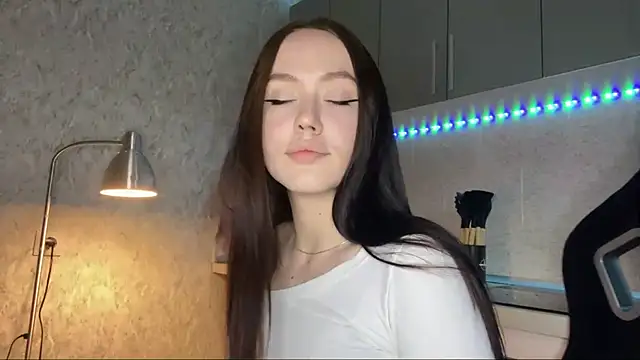 WarmDreams online show from May 4, 1:47 pm