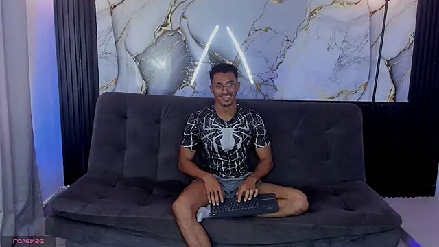 spiderlatin  online show from May 3, 7:39 pm