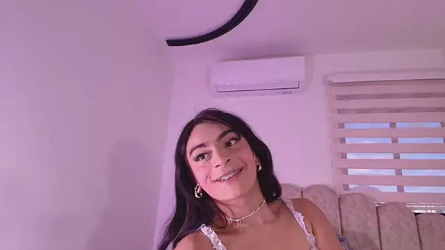 Snapshot of Malaia_thompson_ chatting on June 16, 11:54 am Malaia thompson online show from June 16, 11:54 am
