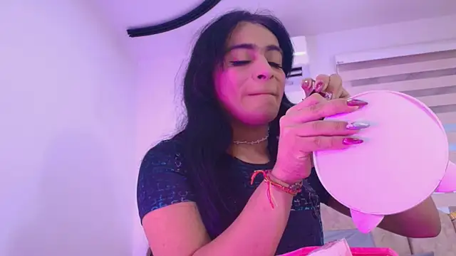 Snapshot of Malaia_thompson_ chatting on May 22, 11:52 am Malaia thompson online show from May 22, 11:52 am