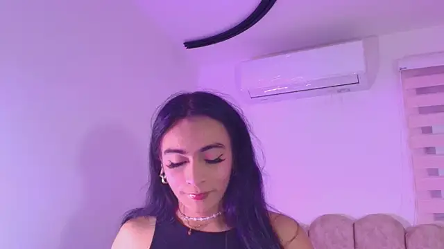 Snapshot of Malaia_thompson_ chatting on May 21, 11:51 am Malaia thompson online show from May 21, 11:51 am