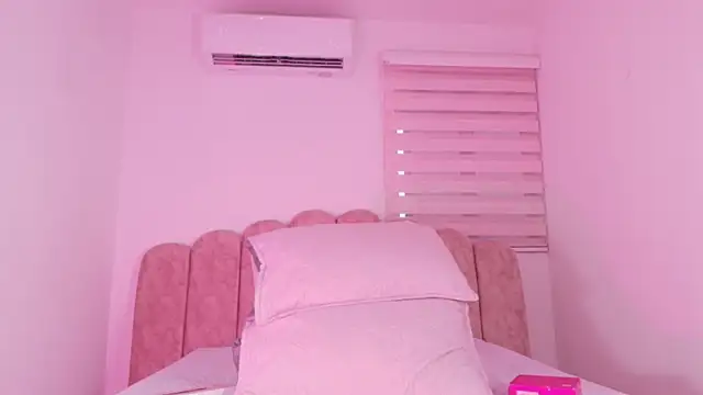 Snapshot of Malaia_thompson_ chatting on June 10, 12:06 pm Malaia thompson online show from June 10, 12:06 pm