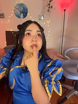 Snapshot of eimili_love chatting on May 24, 2:33 am eimili love online show from May 24, 2:33 am