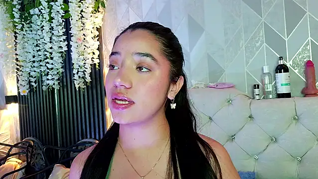 Zaira bonny online show from June 9, 7:15 pm