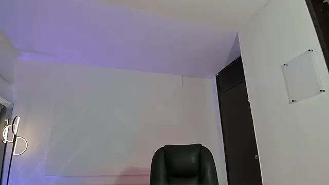 Snapshot of AmaraLewis chatting on May 8, 6:23 pm AmaraLewis online show from May 8, 6:23 pm