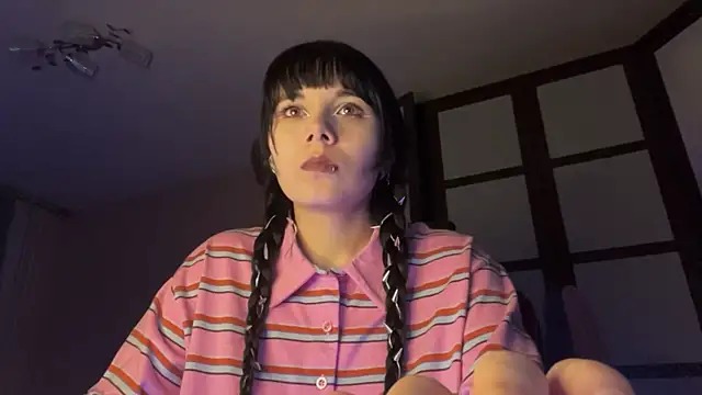 gothicq online show from May 25, 6:39 pm