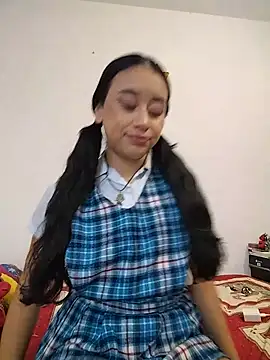 L0lita Emi12 online show from June 3, 8:13 pm