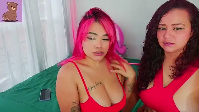 Snapshot of latinahotdivas1 chatting on May 11, 9:23 pm latinahotdivas1 online show from May 11, 9:23 pm