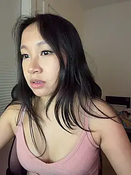 petiteTai online show from May 21, 5:49 am