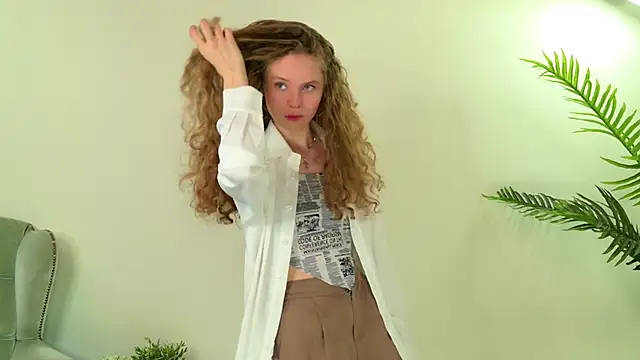 Mila Stain online show from May 5, 5:32 am