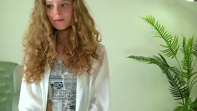 Mila Stain online show from May 4, 5:44 am