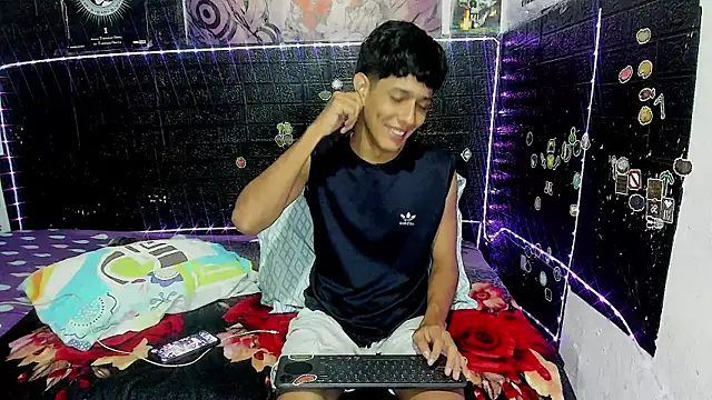 Snapshot of santos_dx chatting on June 21, 3:45 am santos dx online show from June 21, 3:45 am