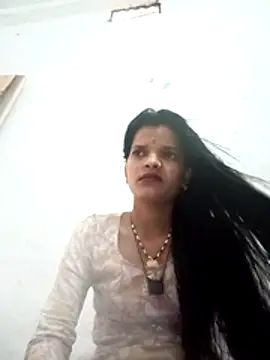 Snapshot of Student_garl_1 chatting on May 13, 7:15 am Student garl 1 online show from May 13, 7:15 am