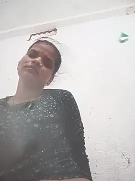 Snapshot of Student_garl_1 chatting on June 4, 12:10 pm Student garl 1 online show from June 4, 12:10 pm