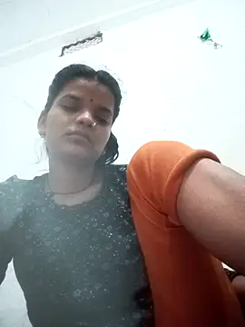 Snapshot of Student_garl_1 chatting on May 17, 12:10 am Student garl 1 online show from May 17, 12:10 am