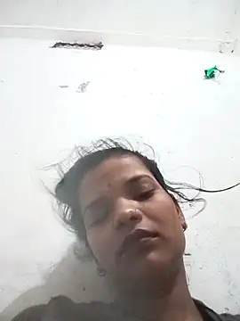 Snapshot of Student_garl_1 chatting on May 10, 12:14 am Student garl 1 online show from May 10, 12:14 am