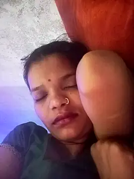 Snapshot of Student_garl_1 chatting on May 18, 11:53 pm Student garl 1 online show from May 18, 11:53 pm