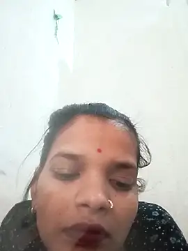 Snapshot of Student_garl_1 chatting on May 9, 6:06 am Student garl 1 online show from May 9, 6:06 am