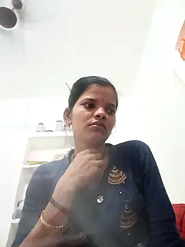Snapshot of Student_garl_1 chatting on May 4, 12:47 am Student garl 1 online show from May 4, 12:47 am