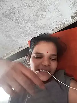 Snapshot of Student_garl_1 chatting on May 26, 11:08 am Student garl 1 online show from May 26, 11:08 am