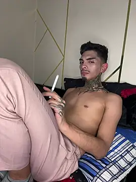 eldelostrucos online show from May 26, 8:29 pm