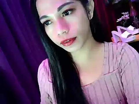 Snapshot of sexyfucksophia chatting on June 6, 9:31 pm sexyfucksophia online show from June 6, 9:31 pm