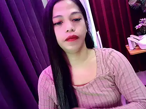 Snapshot of sexyfucksophia chatting on June 13, 5:49 am sexyfucksophia online show from June 13, 5:49 am
