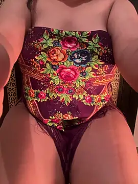 Snapshot of Curvy_anal1 chatting on May 17, 11:21 am Curvy anal1 online show from May 17, 11:21 am