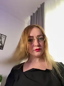 Snapshot of CherryChaos_ chatting on June 11, 6:21 am CherryChaos online show from June 11, 6:21 am