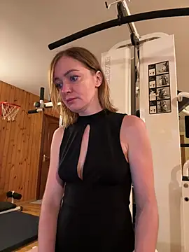 Snapshot of CherryChaos_ chatting on August 4, 6:07 am CherryChaos online show from August 4, 6:07 am