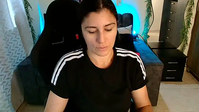 LUCYMILF SEXY online show from June 12, 5:54 pm