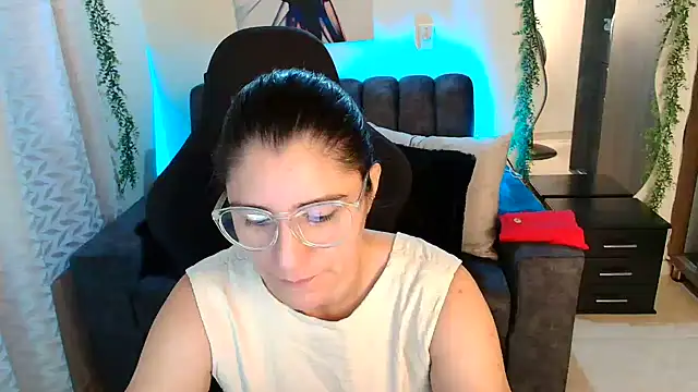 LUCYMILF SEXY online show from June 14, 11:33 am