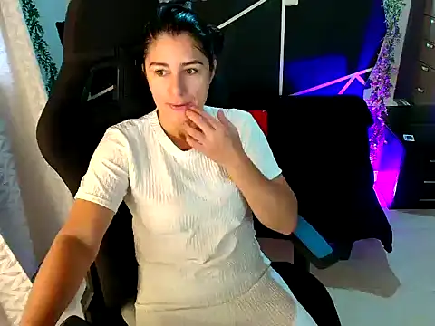 LUCYMILF SEXY online show from May 6, 11:58 am